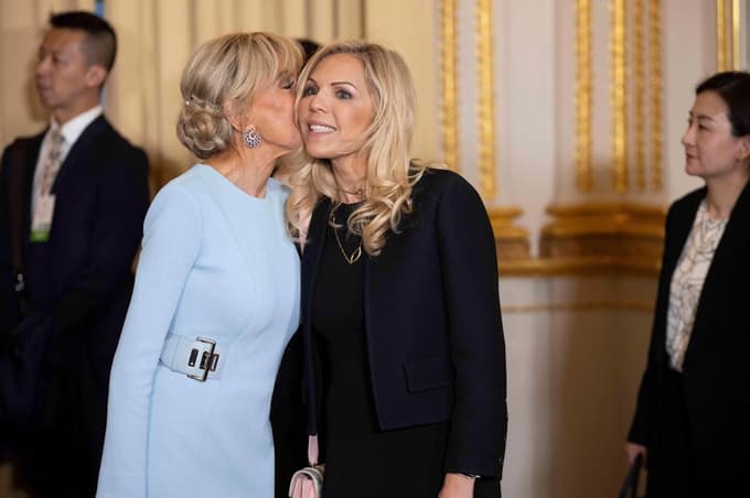 Ponosni druga na drugo. Brigitte Macron in hči Tiphaine Auzière
