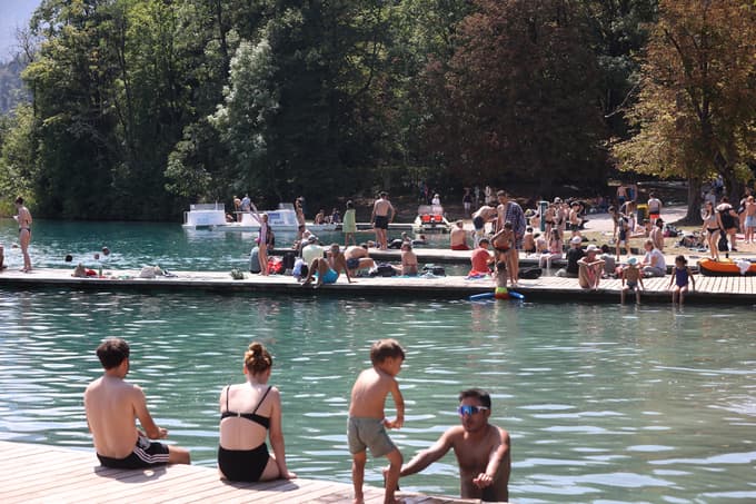 Bled. Kopališče Zaka, kopalci, turizem