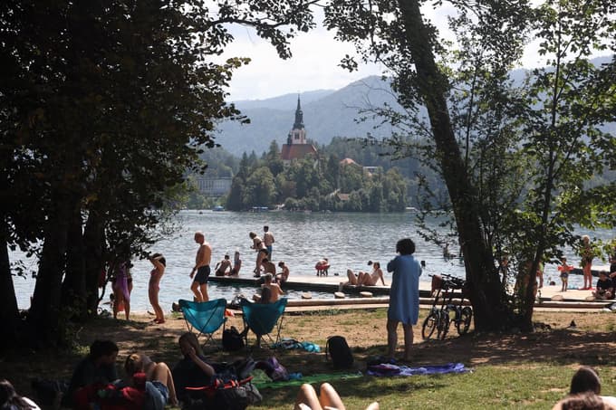 Bled. Kopališče Zaka, kopalci, turizem