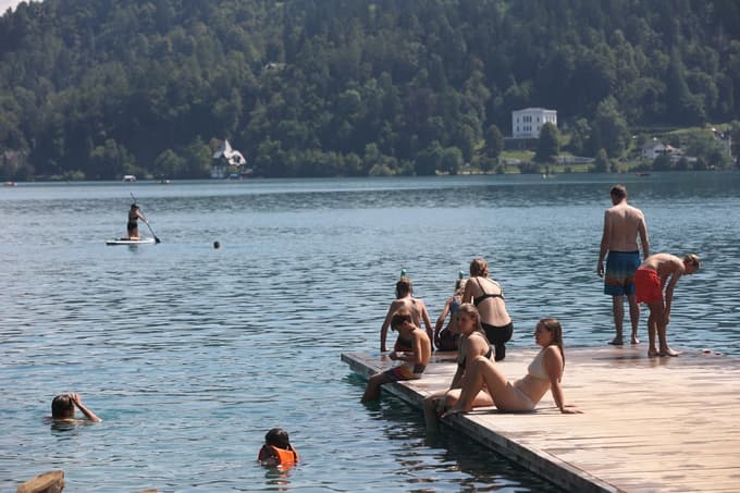 Bled. Kopališče Zaka, kopalci, turizem