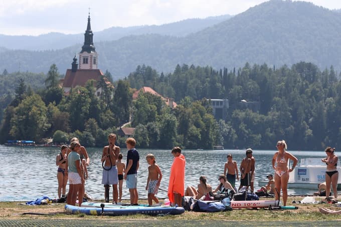 Bled. Kopališče Zaka, kopalci, turizem