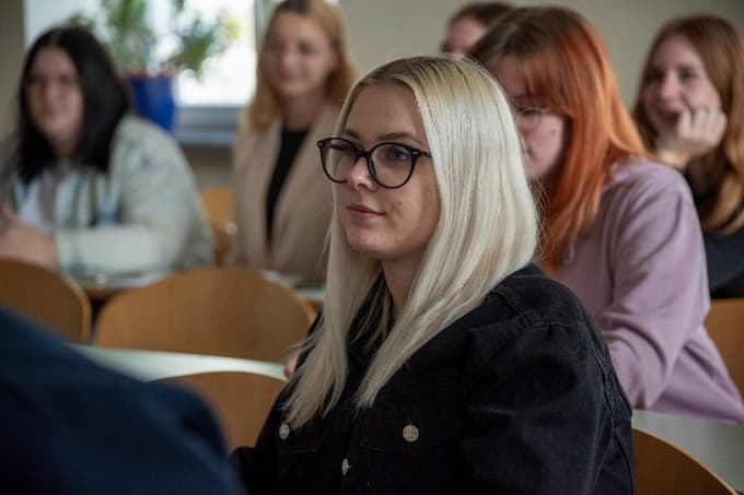 Študenti programa Poslovni sekretar VSŠ DOBA.