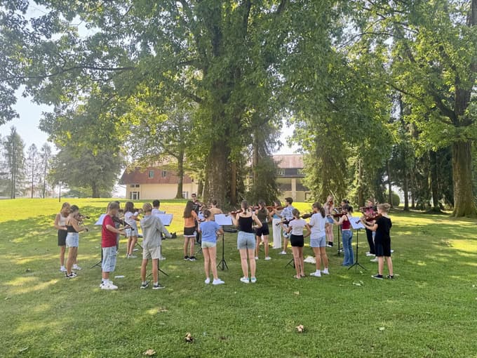 (FOTO) Slovenski mladinski orkester z gosti iz tujine pripravlja muzikal "o svetu, kot si ga želijo"