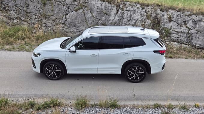 Estetsko deluje precej dinamično in robustno.