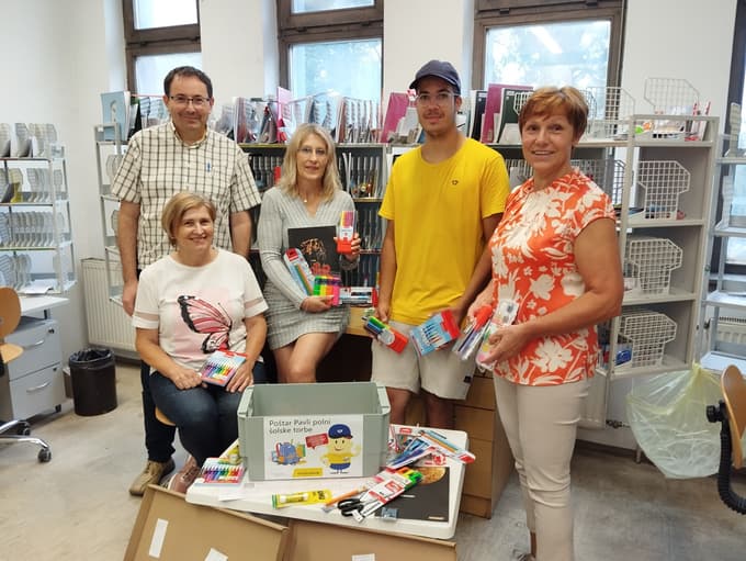 Zbiranje potrebščin na poštah. 