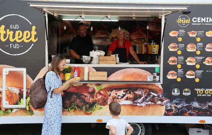 (FOTO) Okusi sveta na enem trgu: Maribor gosti sedmi Street Food Market