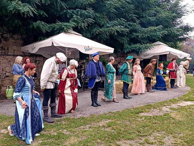 Skupine podoživljajo nekdanje čase.