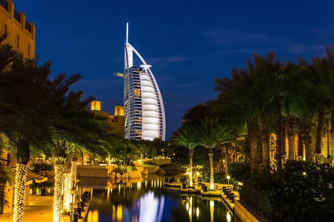 (VIDEO) Celo tuš je iz zlata: Kaj ponuja "sedemzvezdični" hotel za 137 tisoč evrov na noč?