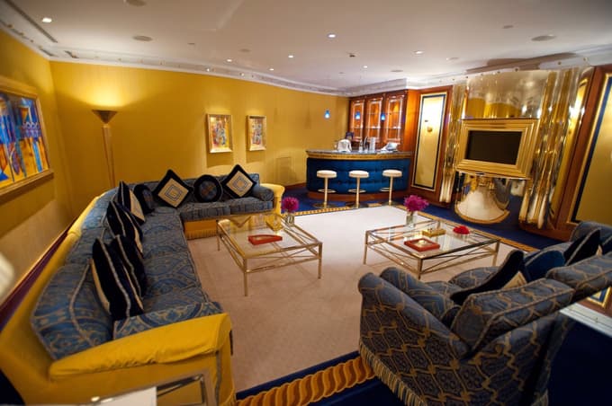 (VIDEO) Celo tuš je iz zlata: Kaj ponuja "sedemzvezdični" hotel za 137 tisoč evrov na noč?