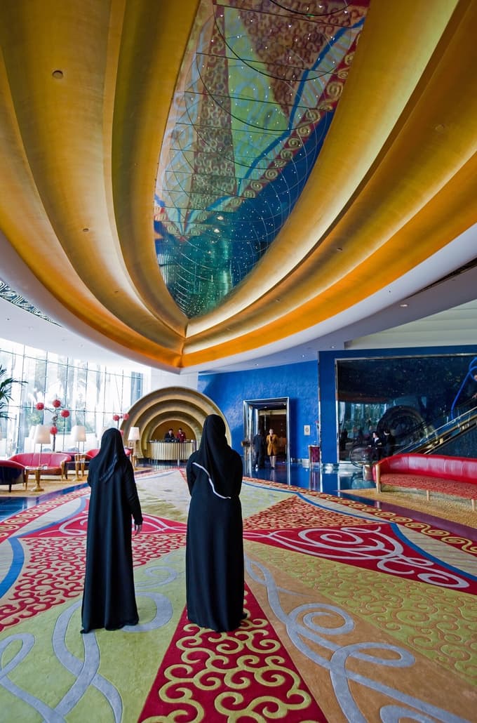 (VIDEO) Celo tuš je iz zlata: Kaj ponuja "sedemzvezdični" hotel za 137 tisoč evrov na noč?