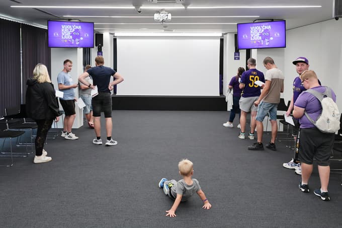 (FOTO in VIDEO) Vijol'čna kri za vse ljudi: V kateri starostni skupini je največje pomanjkanje krvodajalcev?