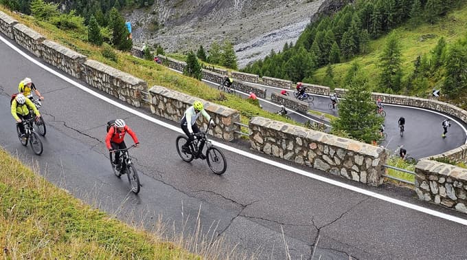 (FOTO) Vzpon na Stelvio: Sneg avgusta, božanski razgledi in špageti brez okusa