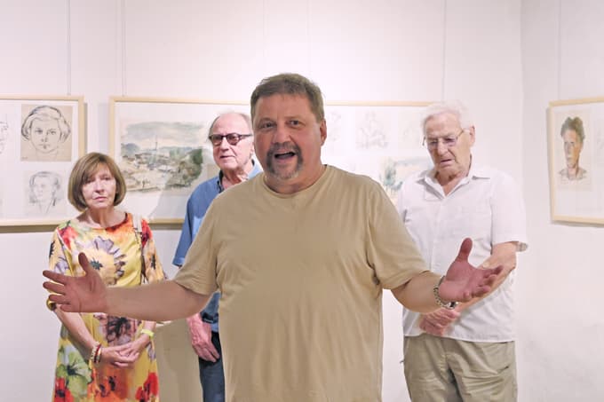 Odprtje je z recitacijo obogatil tudi Silvo Safran.