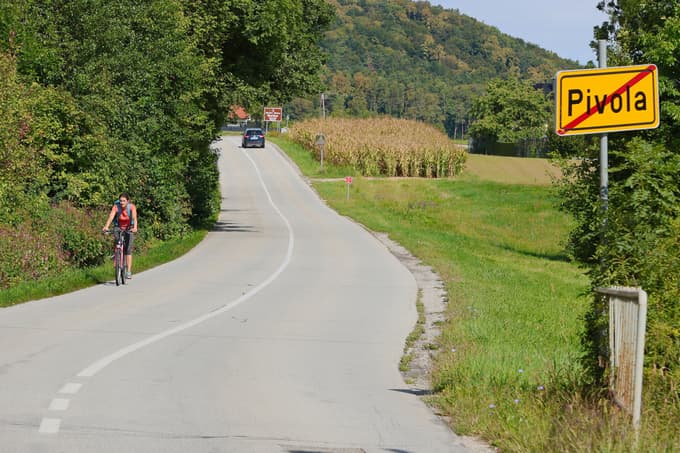 (FOTO) Dobra novica za kolesarje in pešce na cesti med Razvanjem in Pivolo