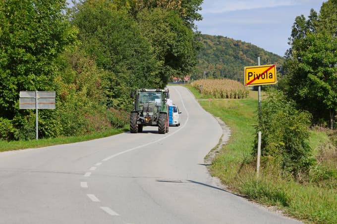 (FOTO) Dobra novica za kolesarje in pešce na cesti med Razvanjem in Pivolo
