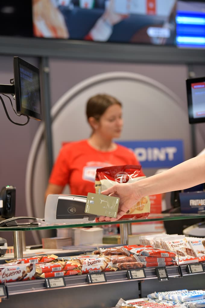 Nova kartica nadomešča dosedanjo Petrol klub plačilno kartico in prinaša številne napredne možnosti.