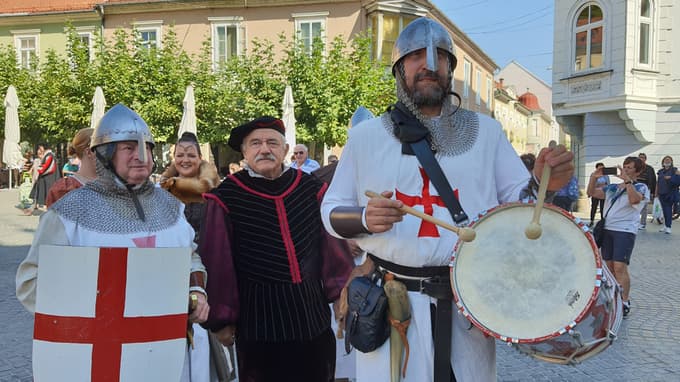 23. Grajske igre: S srednjeveško tržnico, žonglerji in viteškimi boji vrnitev v srednji vek