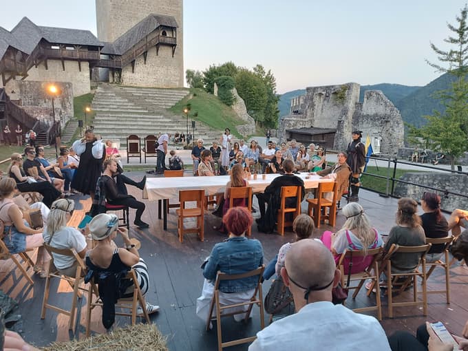 Predstava potopitvenega gledališča Celjski vsi