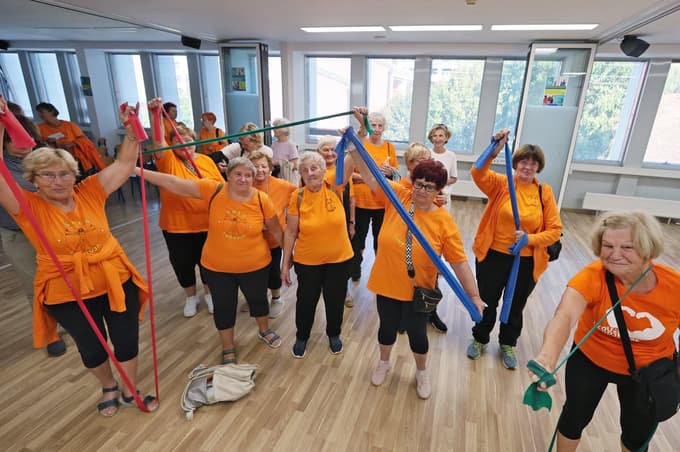 Fizioterapija ima ključno vlogo pri ohranjanju samostojnosti, zmanjševanju tveganja za poškodbe in spodbujanju aktivnega staranja.