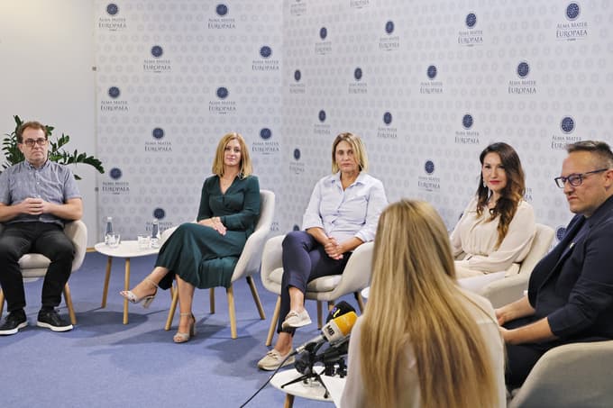 Z leve: Mladen Herc, Šejla Gazibara, Tatjana Horvat, Barbara Toplak Perovič in Tine Kovačič