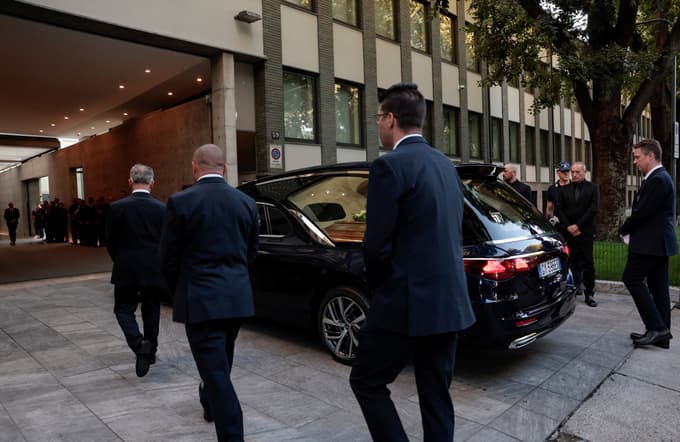 (FOTO) V Milanu se poslavljajo od modne ikone