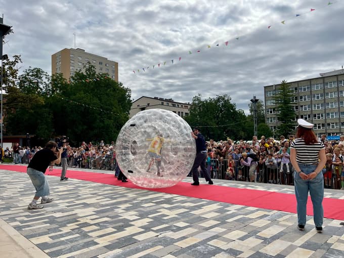 Letos se je na oder prikotalila