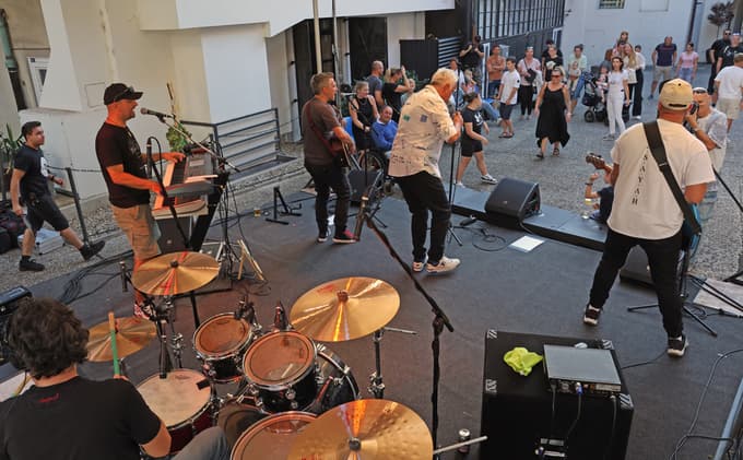 Koncert zavoda 13: Cela ulica nori! Sploh na kolesih!