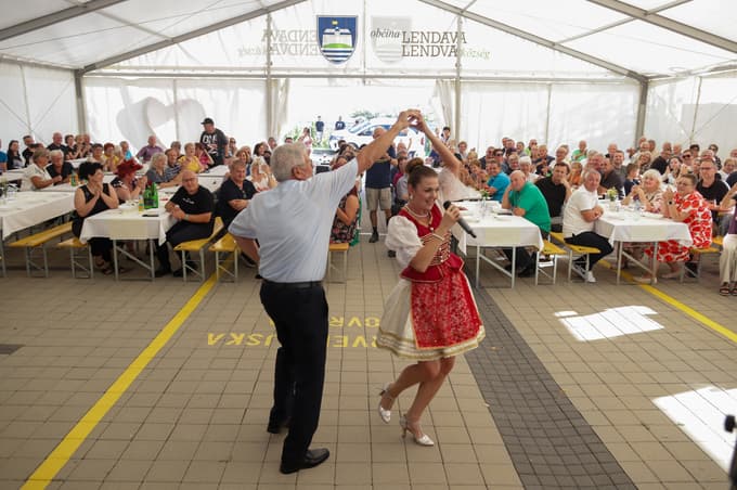 Monika Birinyi je zaplesala s povabljenimi gosti.