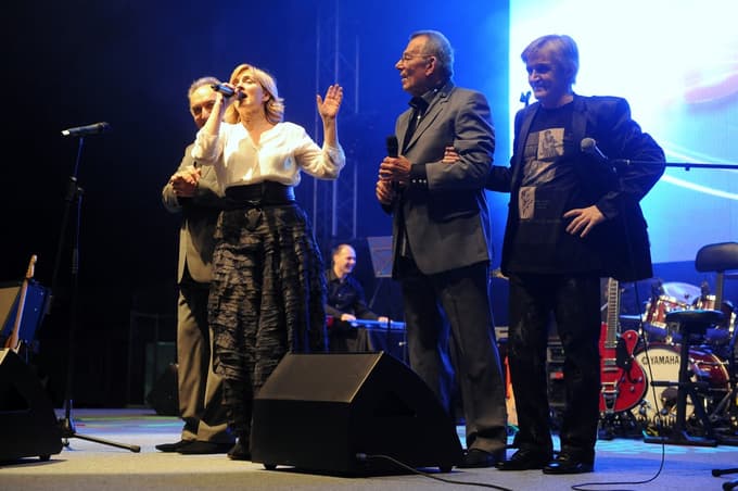 Na 6. rojstnem dnevu so nastopili tudi Novi Fosili. 

 