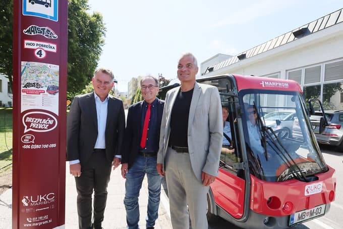 Novo brezplačno avtobusno storitev Doktor Maister so predstavili mariborski župan Saša Arsenovič, direktor UKC Maribor Vojko Flis in direktor Javnega podjetja Marprom Ranko Šmigoc