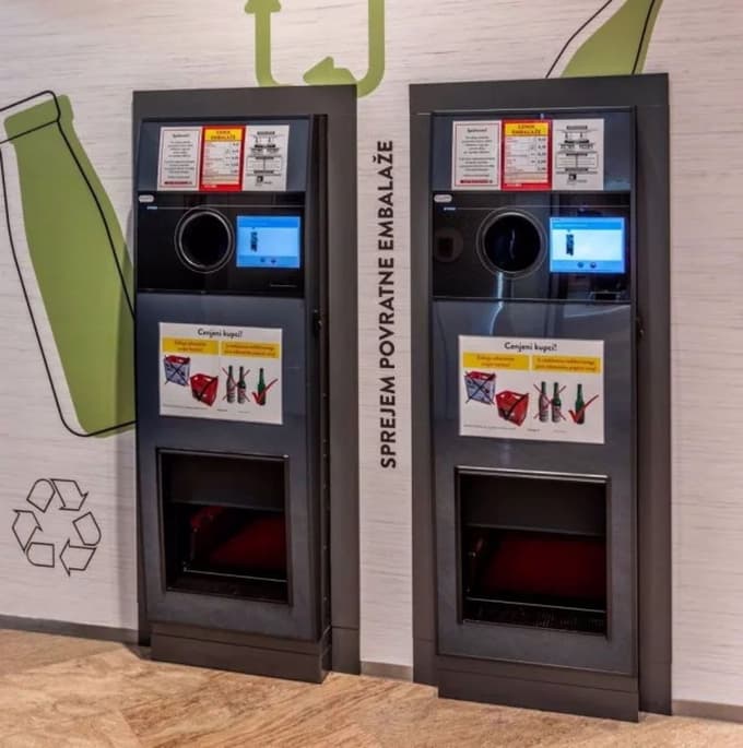 Eden najglasnejših podpornikov uvedbe kavcijskega sistema v Sloveniji je Eko Krog. Njegovo delovanje že več let financira platforma Reloop, ki jo podpirajo tudi proizvajalci avtomatov, torej tisti, ki bodo imeli od njega neposredne finančne koristi. Fotografija je ilustrativna.