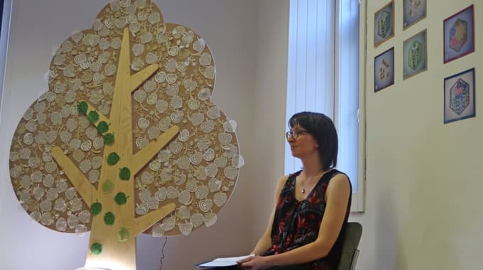 Klekljano pravljico o čudežni lipi in čebelici Tinki je sklekljalo 25 čipkaric v 2548 urah.