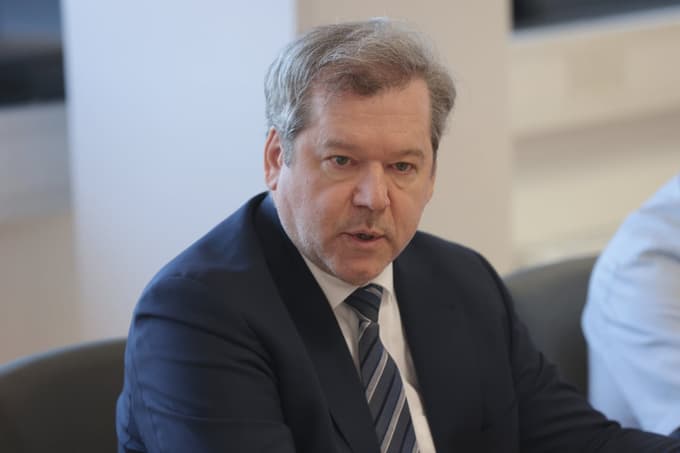 Papič je še pojasnil, da trenutno poteka izbira izvajalca za obnovo stavbe na Rimski 1, kjer naj bi nastal izobraževalni center NUK.