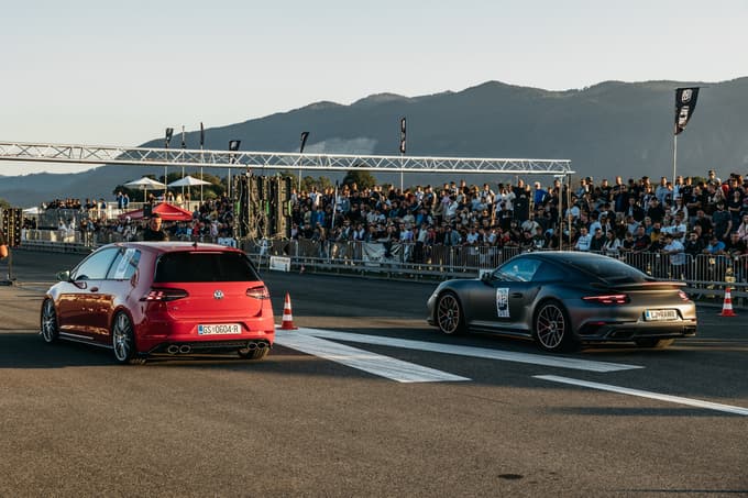 Zaradi velikega zanimanja se program širi tudi s posebno kategorijo roll race - z letečim startom, kjer štejejo moč, tehnika in drznost.