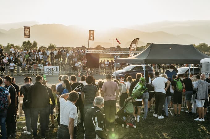 (FOTO) Steza letališča v Lescah bo to soboto gostila adrenalinski dogodek Head2Head. Kaj bo mogoče videti?