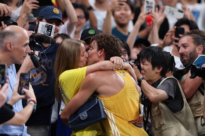 (FOTO) Najboljši atlet na svetu ima izjemno čedno dekle: Ni iskala zveze, a ji je poslal sporočilo, zdaj sta neločljiva