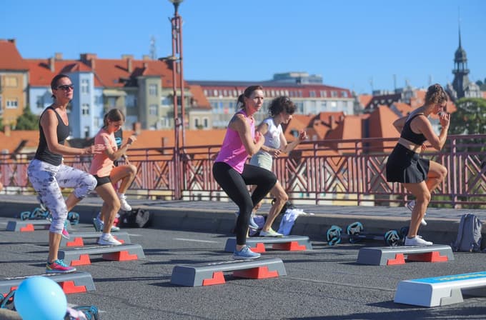 (FOTO) Švic fest konvencija na Glavnem mostu: Pri 91 letih trenira osem ur tedensko, najraje z utežmi
