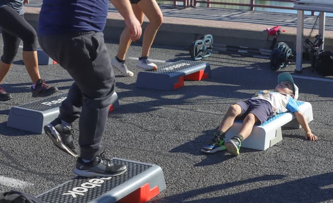 (FOTO) Švic fest konvencija na Glavnem mostu: Pri 91 letih trenira osem ur tedensko, najraje z utežmi