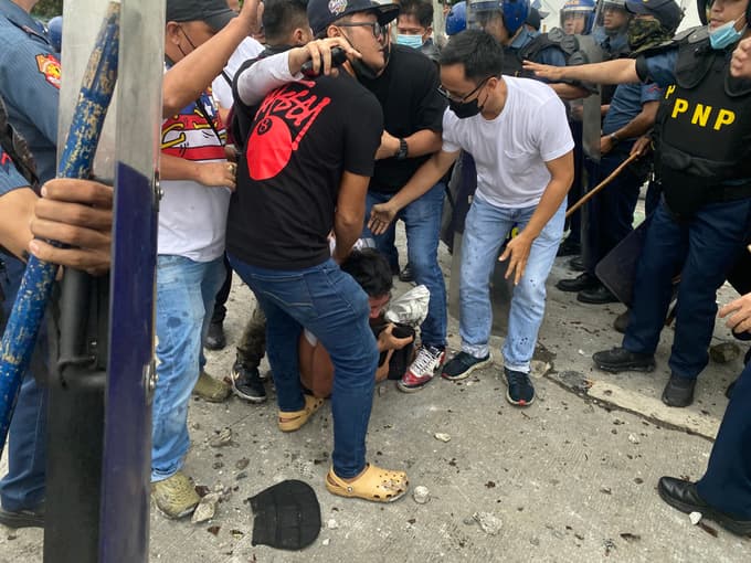 (FOTO) Protestirajo proti korupciji: Na ulicah se je zbralo 130.000 ljudi