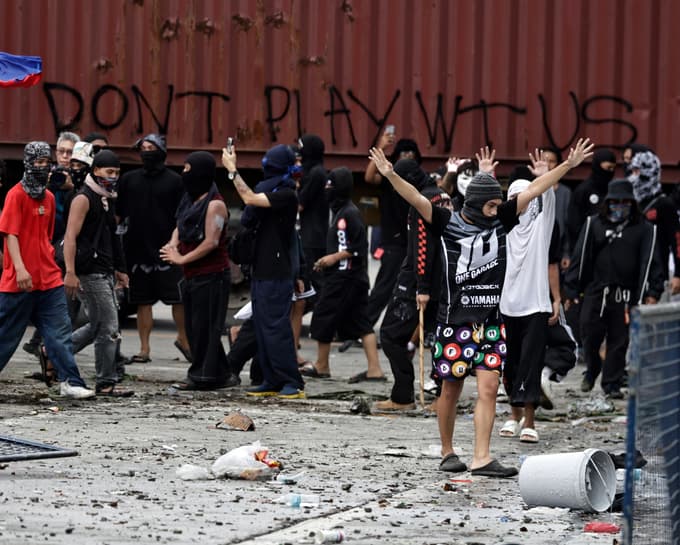(FOTO) Protestirajo proti korupciji: Na ulicah se je zbralo 130.000 ljudi