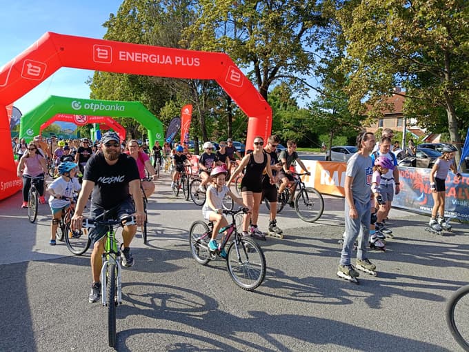 (FOTO) ZZrolano mesto: Vozniki koles in rolerjev za en dan kralji ulic