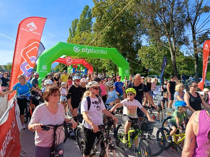 (FOTO) ZZrolano mesto: Vozniki koles in rolerjev za en dan kralji ulic