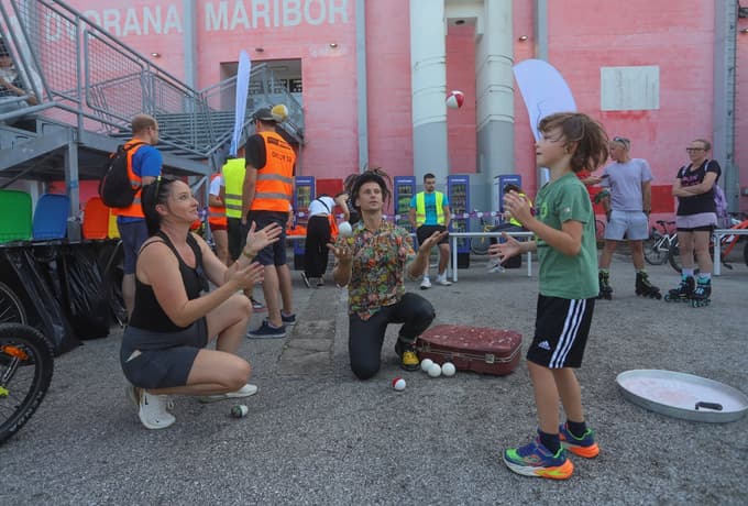 (FOTO) ZZrolano mesto: Vozniki koles in rolerjev za en dan kralji ulic