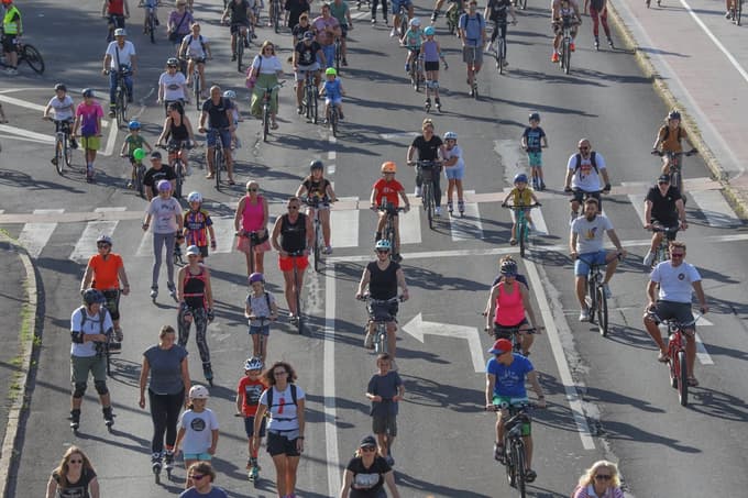 (FOTO) ZZrolano mesto: Vozniki koles in rolerjev za en dan kralji ulic