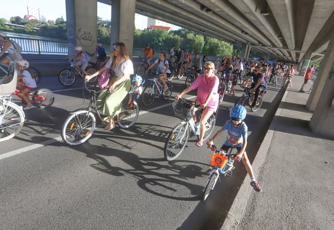 (FOTO) ZZrolano mesto: Vozniki koles in rolerjev za en dan kralji ulic