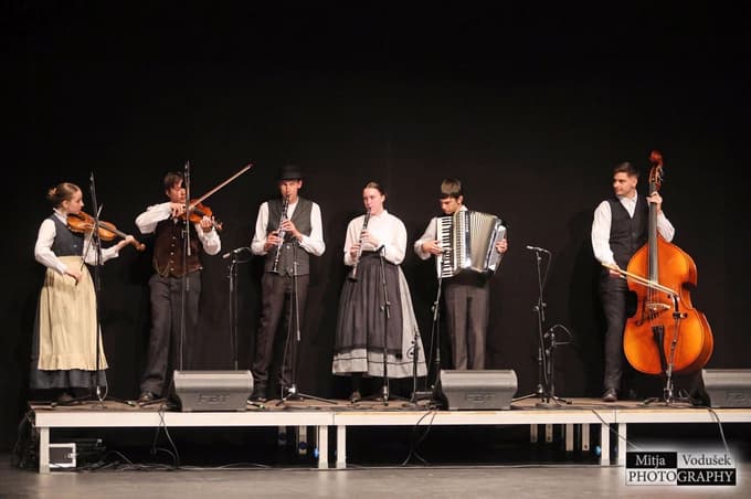 (FOTO) Iz malega zraste veliko: Petnajst let mariborske otroške folklorne skupine