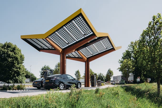 Modularna polnilna postaja za električna vozila 