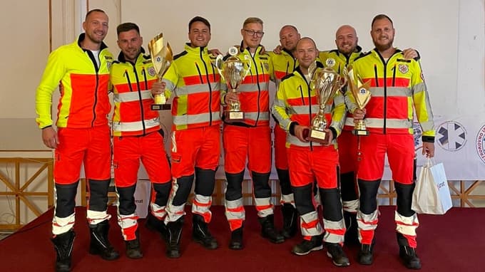 Celotna ekipa NMP ZD Maribor s spremljevalci (od leve proti desni): Marcel Vezonik, Andrej Sapač, Jan Vidovič, Marcel Toplak, Mihael Skurjeni, dr. Matevž Privšek, Aleks Šuštar, Aljaž Ribič