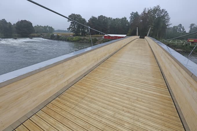 (FOTO) Občini Šentilj in Straß zgradili pohodniško-kolesarski most čez Muro