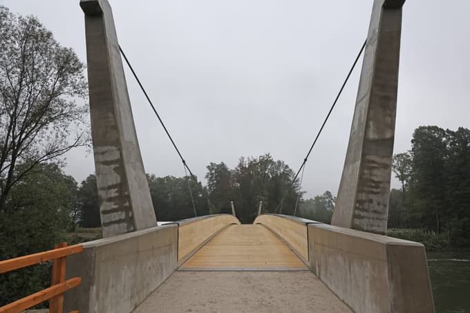 (FOTO) Občini Šentilj in Straß zgradili pohodniško-kolesarski most čez Muro